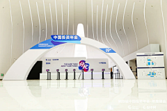 绚丽时尚 孔雀花卉艺术造型在空间美陈中的创意应用